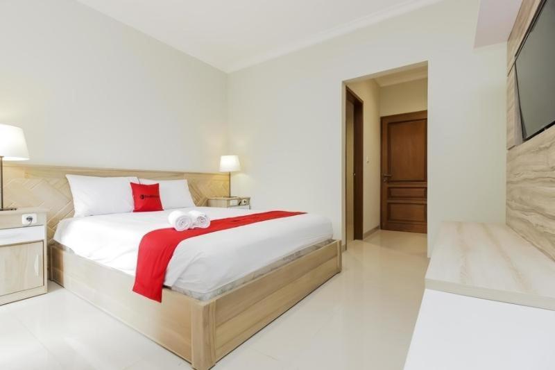RedDoorz Premium near Ragunan Zoo 2 Jakarta Bilik gambar