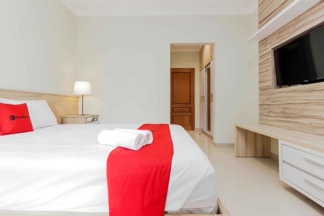 RedDoorz Premium near Ragunan Zoo 2 Jakarta Luaran gambar